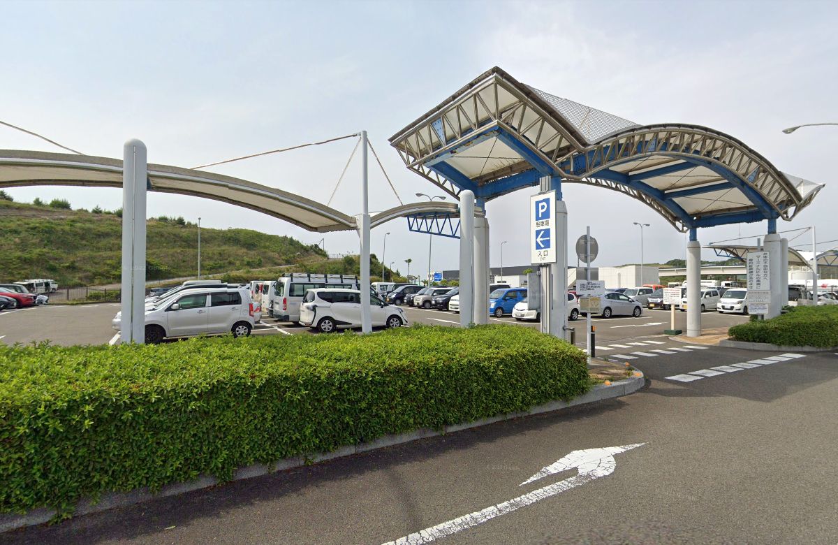 Nanki-Shirahama Airport Parking lot 1